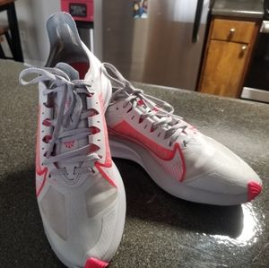 Women's Nike Gravity Tennis Shoes